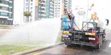 Yeşil alanlarda sulama çalışmaları başladı