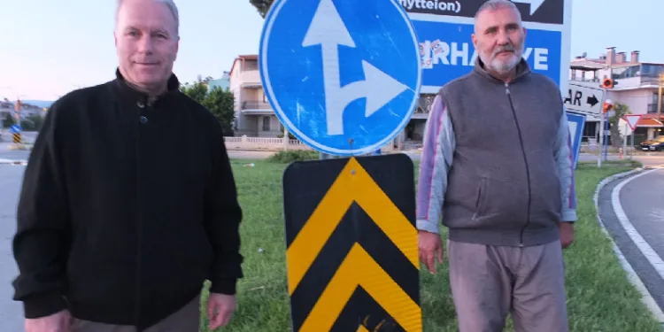 Burhaniye’de kafa karıştıran levhaya tepki