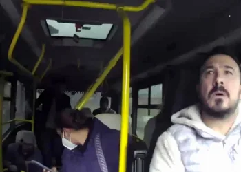 Rahatsızlanan yolcuları hastaneye yetiştirdiler