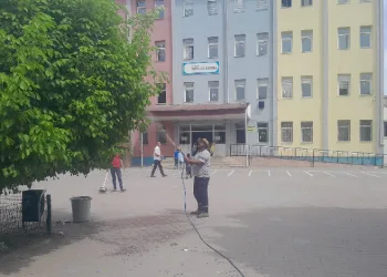 Iğdır’da okul bahçeleri ilaçlanıyor
