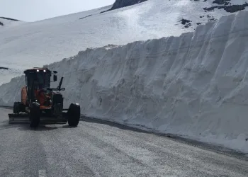 Van-Bahçesaray karayolu ulaşıma açıldı