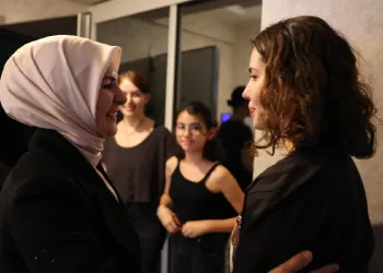 Bakan Göktaş’tan şehit kızına ziyaret
