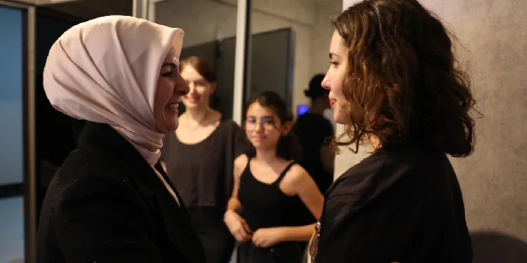 Bakan Göktaş’tan şehit kızına ziyaret