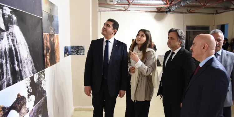 ‘Orada’ sergisi açıldı