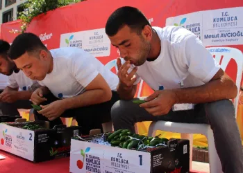 3 dakikada 323 gram acı yedi