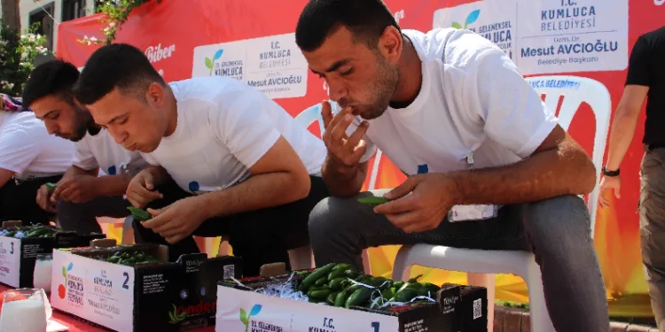3 dakikada 323 gram acı yedi