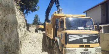 Kuşadası’nda yol çalışmaları devam ediyor