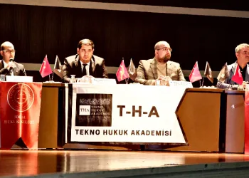 Gençlere bilişim hukukunu anlattılar