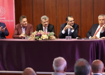 İş insanları öğrencilerle buluştu