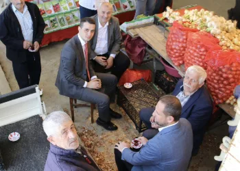 Vatandaşları pazar yerinde dinlediler