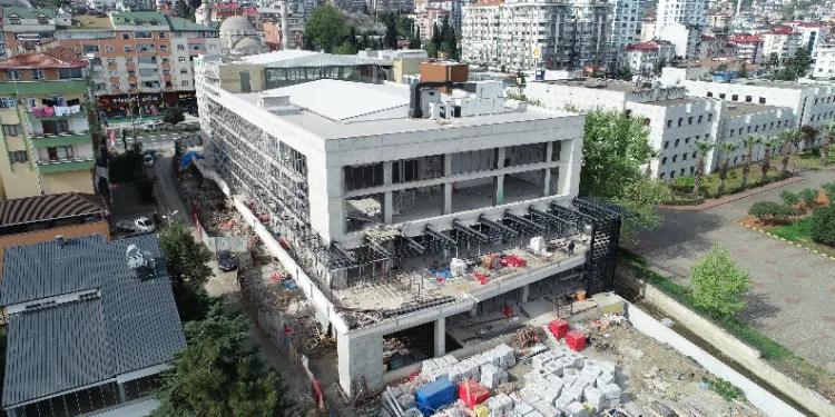 Akçaabat Kültür Merkezi inşaatında sona gelindi