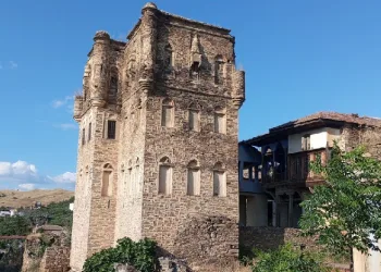 "Arpaz Kulesi’nin yıkılmasını mı bekleyeceğiz?"