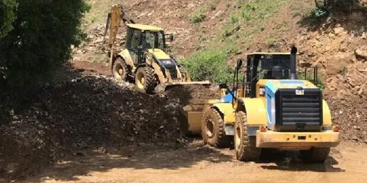 Heyelan nedeniyle kapanan yollar açıldı