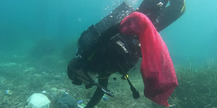 Deniz dibi temizliği yapıldı