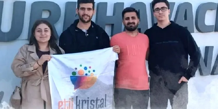ETÜ Kristal Parlamaya Devam Ediyor