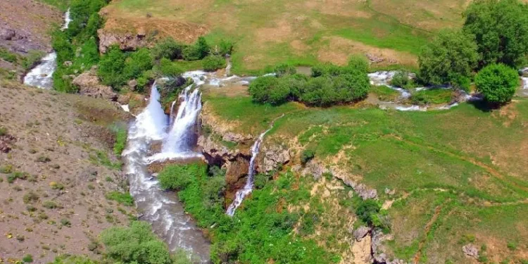 Erzincan’da Konarlı Şelalesi doğal güzelliğiyle ziyaretçilerini bekliyor