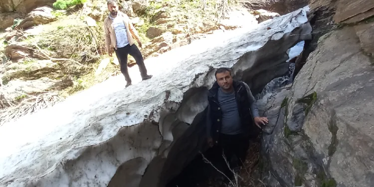 Kar tünelleri buzdan mağaraları andırıyor