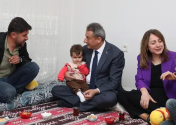 Karaömeroğlu, şehit ailelerini ziyaret etti