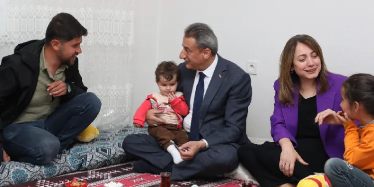 Karaömeroğlu, şehit ailelerini ziyaret etti