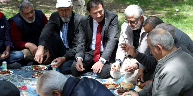 Karataylı emekliler piknikte buluştu