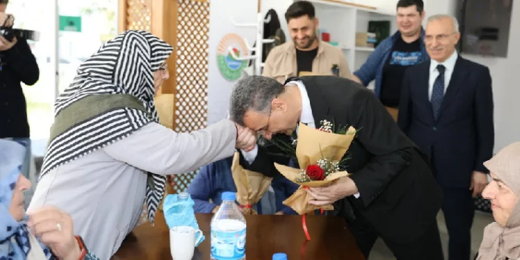 "Büyüklerimizin her zaman yanındayız"