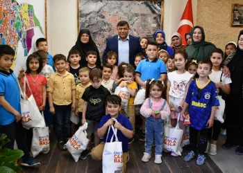 Başkan Koca, 10 yaşına gelen “Hoş geldin bebekleri” ile buluştu