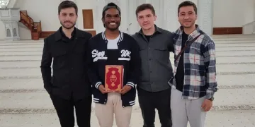 Bangladeşli öğrenci Müslüman oldu