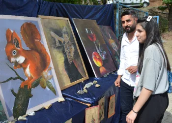 Ressam çiftten köy sergisi