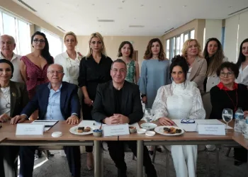 Genç moda tasarımcılara destek