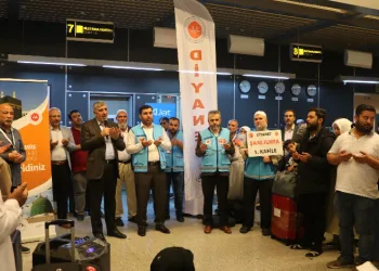 Hacı adayları kutsal topraklara uğurlandı