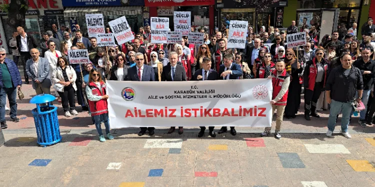 'Ailemiz İstikbalimiz' kortej yürüyüşü