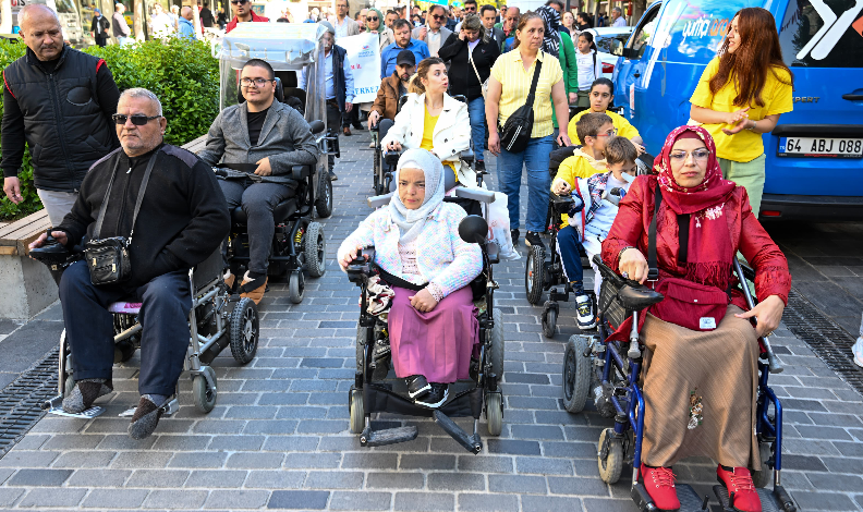 Engellilere farkındalık yürüyüşü