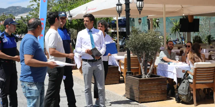 Marmaris Belediyesi’nden çöp uyarısı