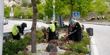 Elazığ’da yeşil alanlarda bahar temizliği