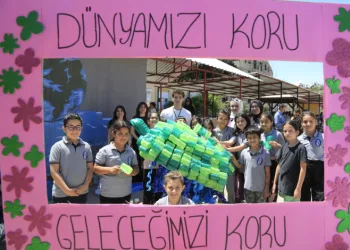 Atık maddelerden heykel yaptılar