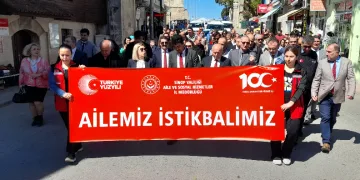 Sinop’ta "Ailemiz İstikbalimiz" yürüyüşü