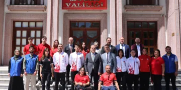 Milli sporculardan Vali Akbıyık’a ziyaret
