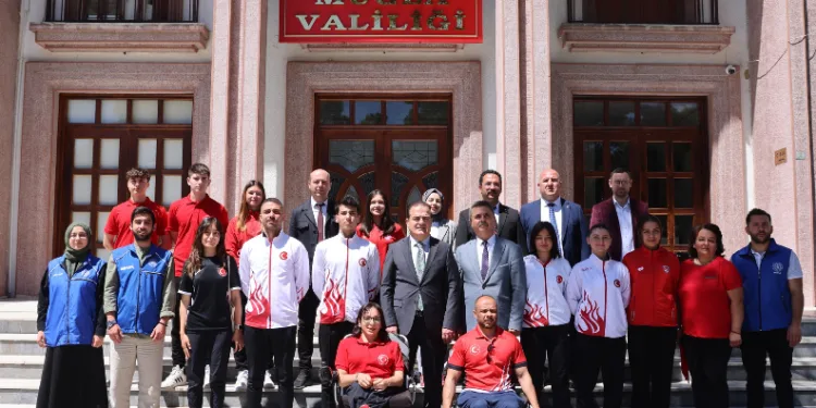 Milli sporculardan Vali Akbıyık’a ziyaret