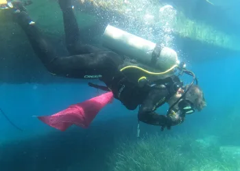 Deniz dibinden 2,5 ton çöp çıktı