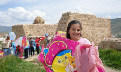 Tarihi surlar uçurtmalarla renklendi