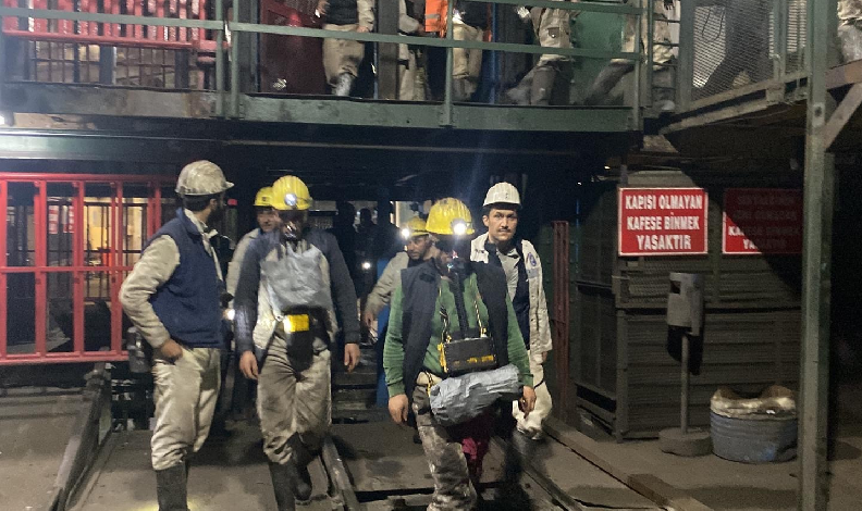 Maden işçilerinden yangın tatbikatı