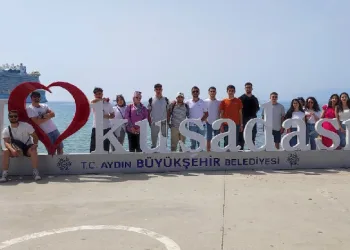 Aydın Gençlik Merkezi’ndeki üniversiteli gençler, gerçekleştirilen kültür gezileriyle hem Aydın’ı daha yakından tanıyor hem de doğayla iç içe bir gün geçiriyor.