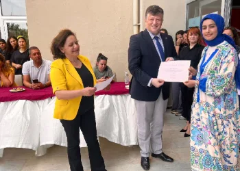Yurtta kalan öğrencilerin yaptığı resimler görücüye çıktı