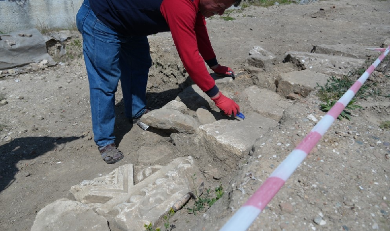 Antik tiyatro kazıları yeniden başladı