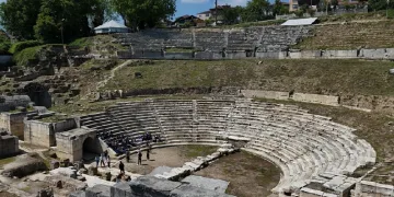 Antik tiyatro kazıları yeniden başladı