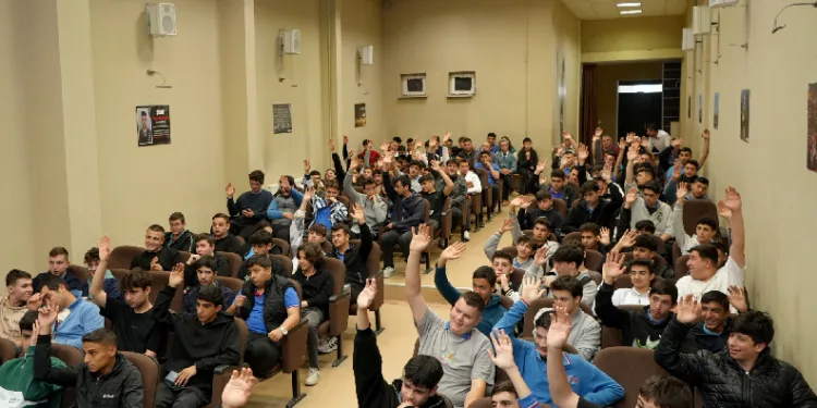 Liseli gençler erbaplarla buluştu