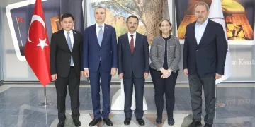 Yerkebulan Sapiyev, İlhami Aktaş’ı ziyaret etti