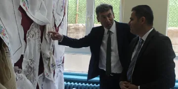 Beyşehir'de kursiyerler el emeklerini sergiledi