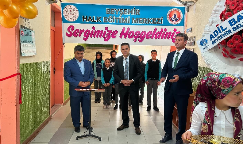 Beyşehir'de kursiyerler el emeklerini sergiledi