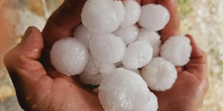 Eskişehir'de ceviz büyüklüğünde dolu yağdı